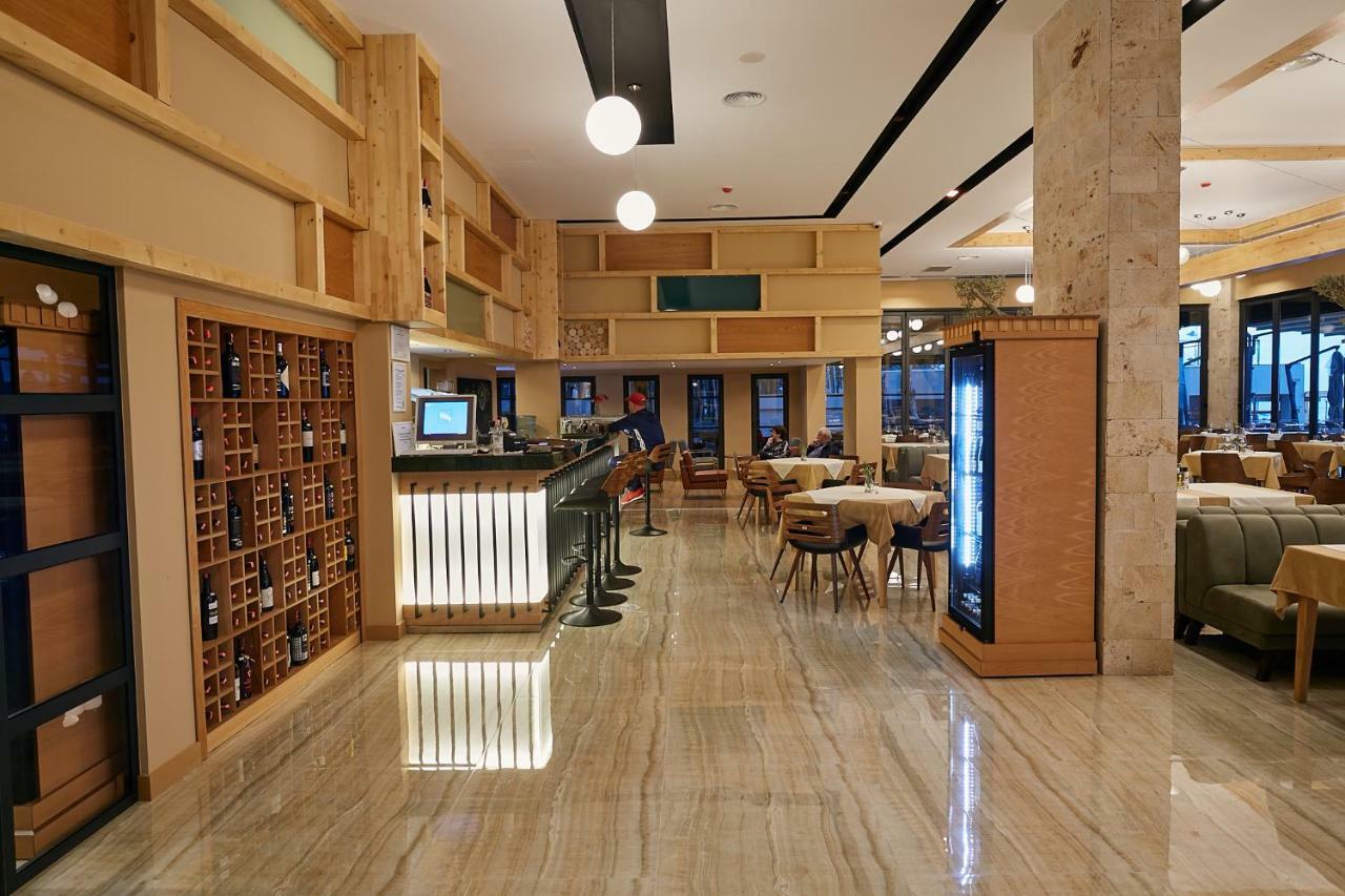 Hotel Eter Golem (Tirana)